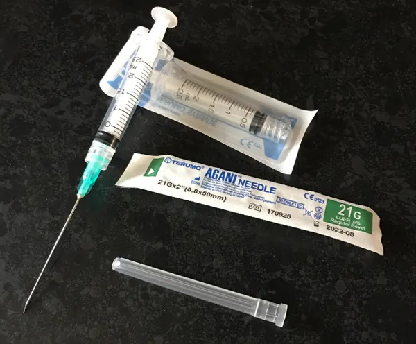 2.5ml Luer-Lock Syringe with 50mm 21g Sharp Needle